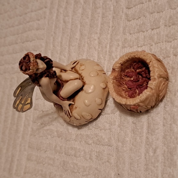 Isle of Gramarye.  Helleborine. - Picture 6 of 9